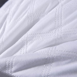 Dizajn tkanine za prošivanje Jastuk s punjenjem od mikrovlakana i patentnim zatvaračem