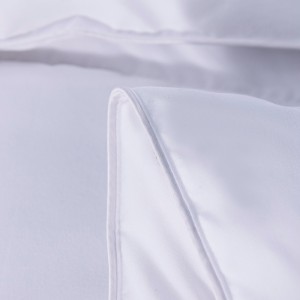 Manufacturer Supply Hotel Bedroom White Filling Duvet 100% Cotton Quilted Duvet