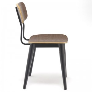 Krzesło przemysłowe Metalowa rama Krzesło do jadalni Metalowe krzesło z drewna Czarny styl industrialny Stalowe krzesło restauracyjne Krzesło kawiarniane