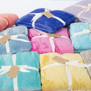 Gift blanket Small Solid flannel blanket blanket nap Air conditioning Knee blanket