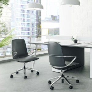 Moderne swart learen ferstelbere ergonomyske kantoarstoel