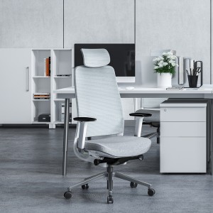 Grijze verstelbare bureaustoel met hoge rugleuning en mesh