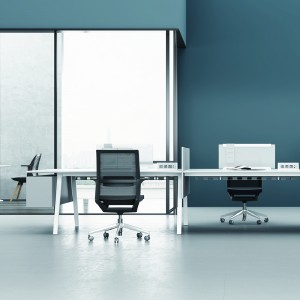 Moderner drehbarer Büro-Netzstuhl mit Rollen, Heimbüromöbel