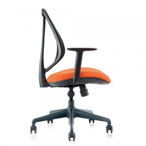 Эргоромное офисное кресло с серой сетчатой ​​спинкой и оранжевой тканевой подушкой