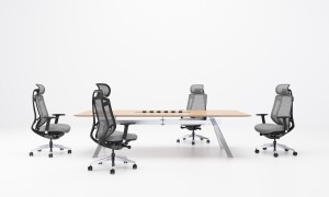 Wygodne, nowoczesne krzesło konferencyjne Zadanie z siatką komputerową Ergonomiczne zadanie zarządzania tkaniną Krzesło biurowe