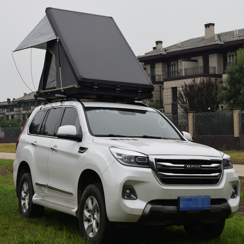 The foldable rooftop tent can accommodate three people and sleep wherever you go!