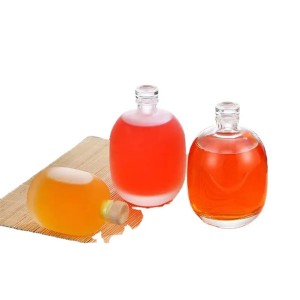 Botella de vidrio transparente/esmerilado para bebidas con corcho