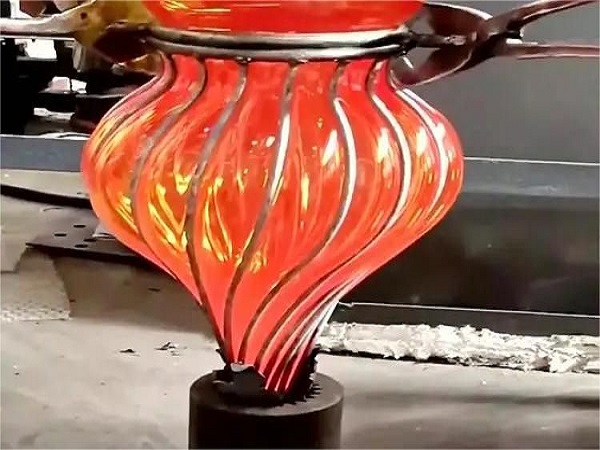 كيفية صنع قنينة زجاجية
