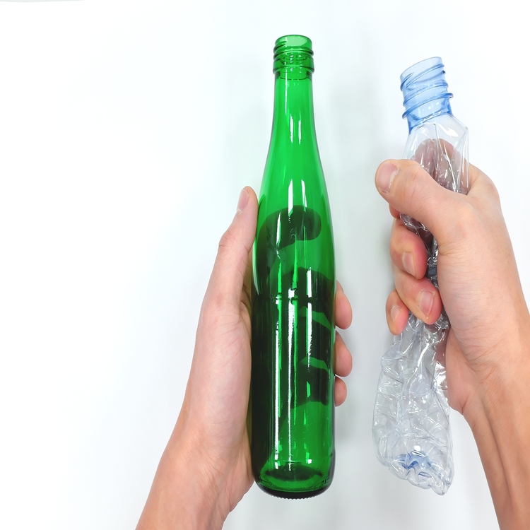 Stiklas ar plastikas: kas geriau aplinkai?