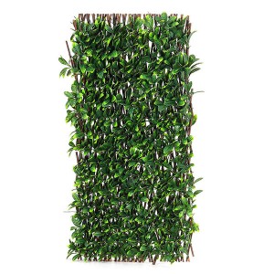 Mriežka zo zelených listov umelého živého plota na dekoráciu steny a záhradnú dekoráciu