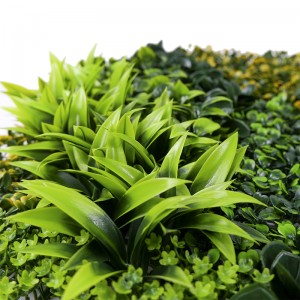 Вертикальний садовий пластиковий фон із зеленою травою та штучною огорожею із самшиту