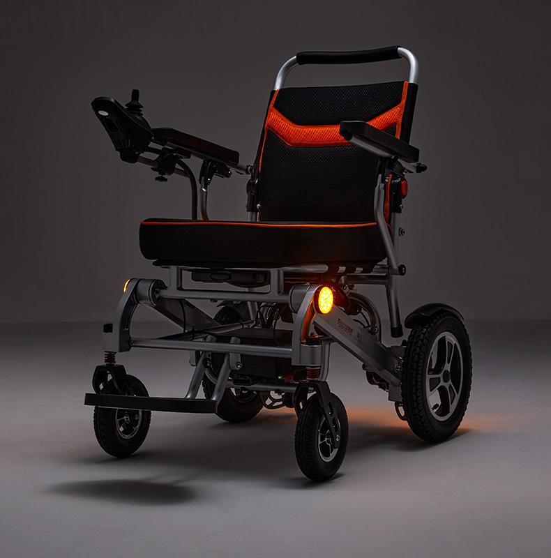 What functions should an electric wheelchair have?