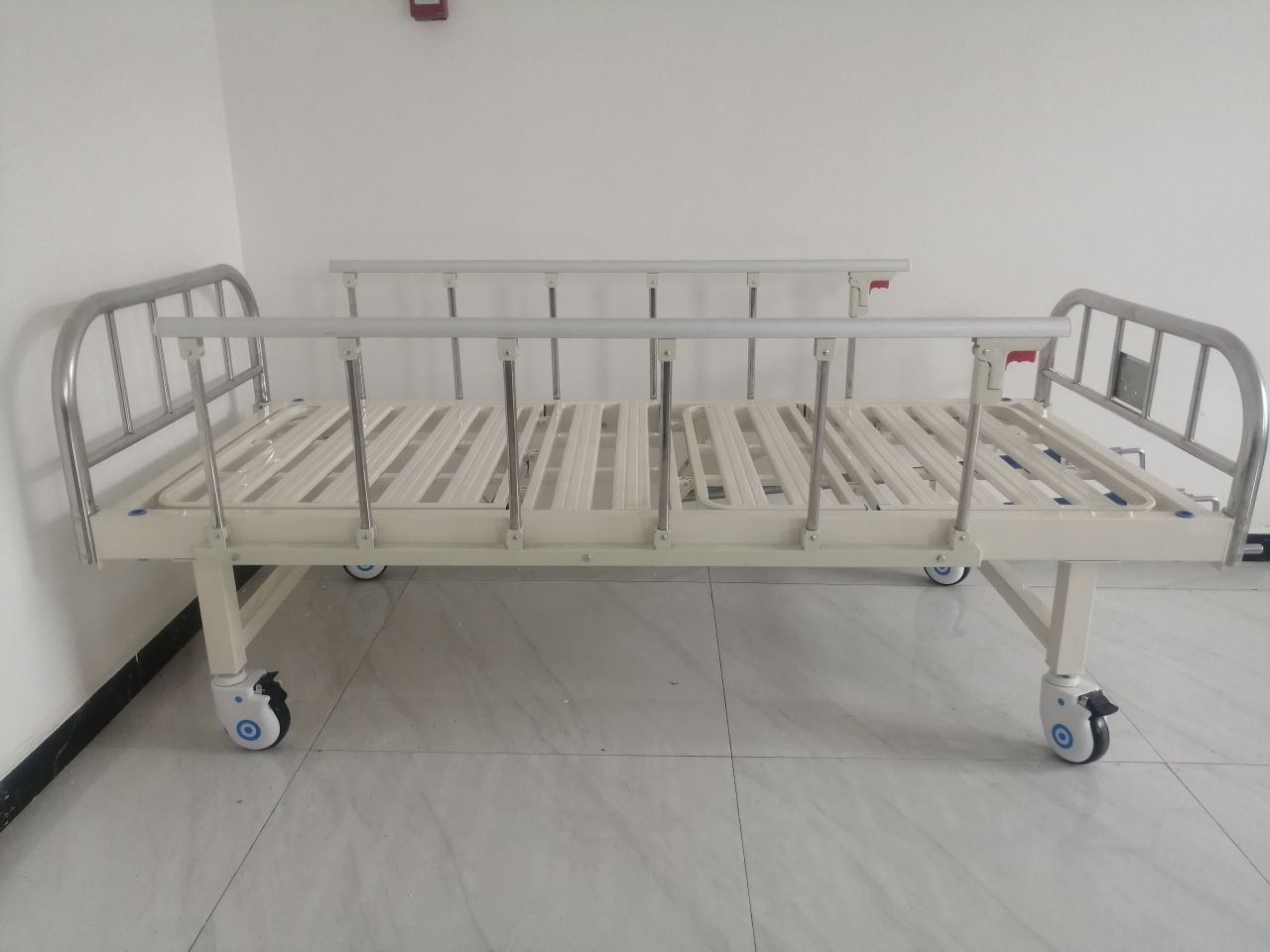 How to ensure that the number of hospital beds is sufficient and can meet the needs of patients at a low cost?