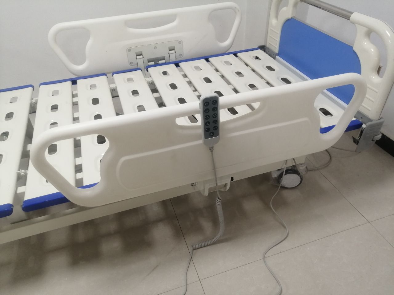 A24 FIVE FUNCTION ELECTRIC HOSPITAL BED