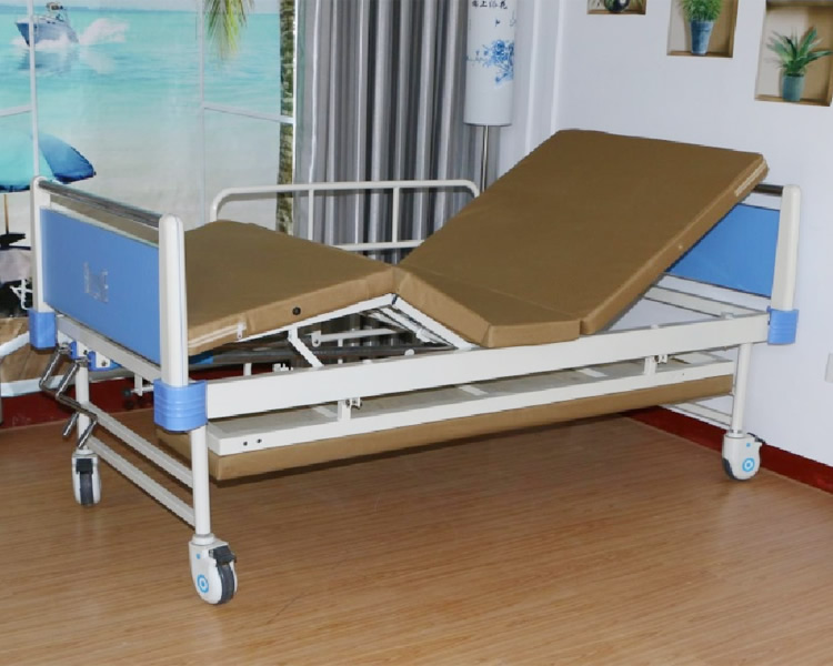 Two crank manual hospital patient bed B15