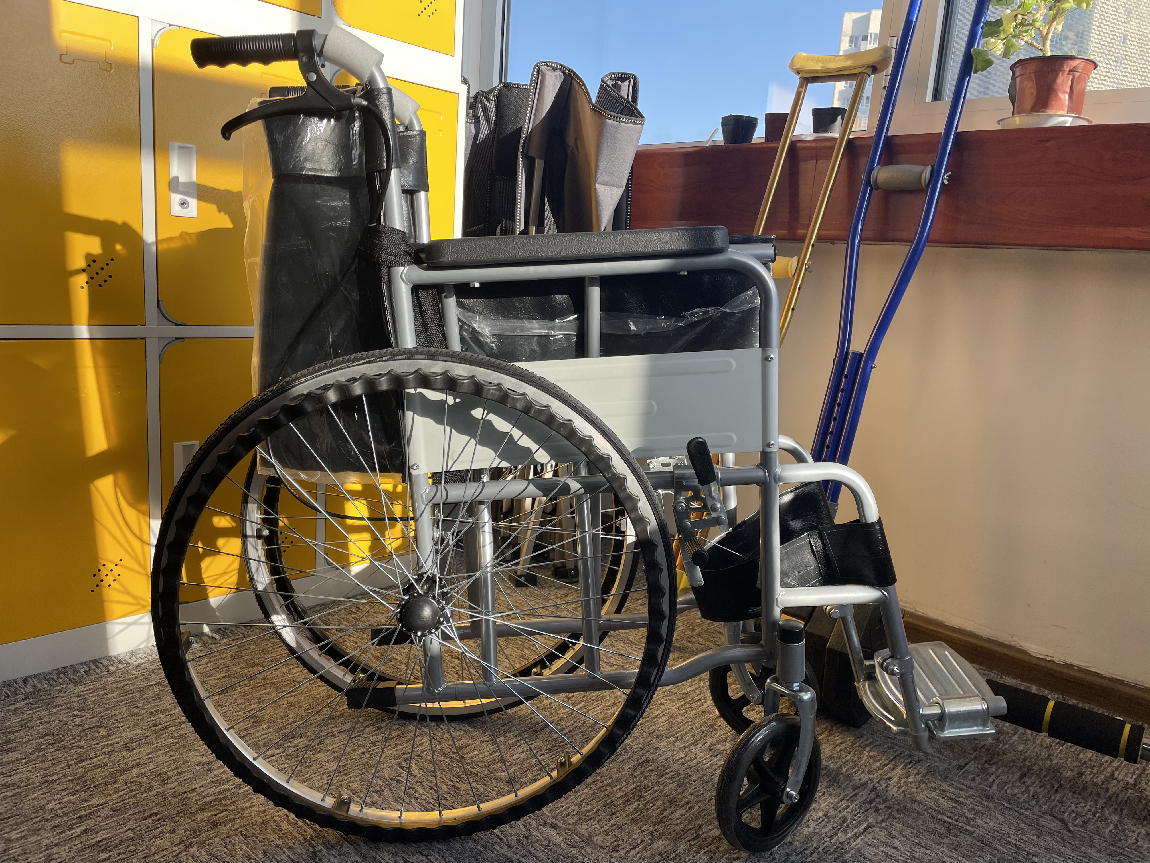 What kind of wheelchair does the client need?