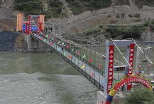 Truss girder suspension bridge