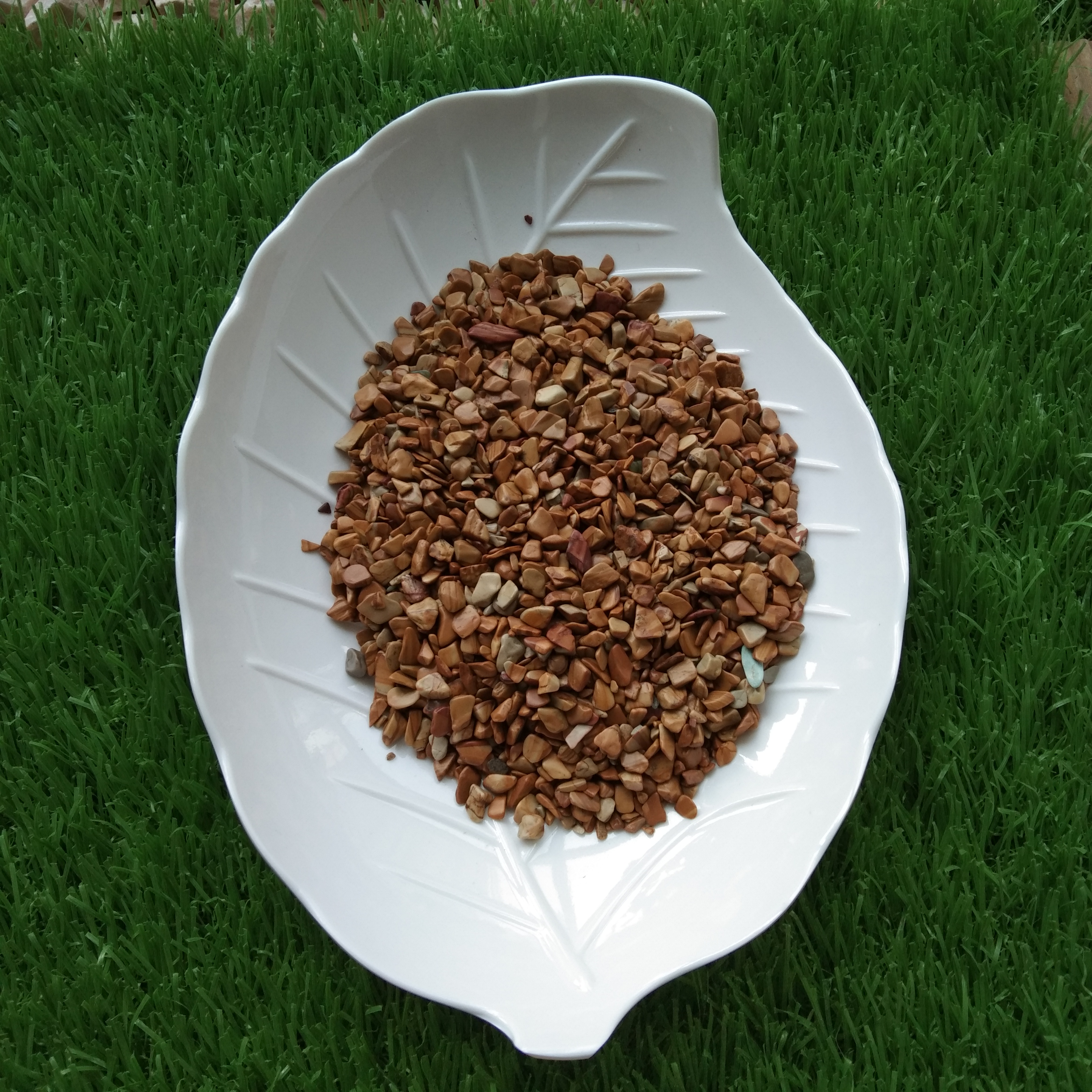DL-025  polished yellow wooden grain pebble stone for decorate the garden and villa