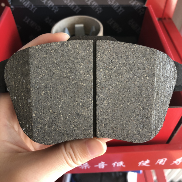 Function and replacement time of a brake pad.