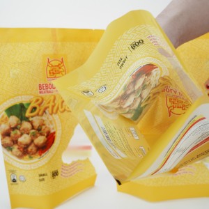 Forseglede holdbare plastikposer til frysning af frikadeller og oste-risengrød