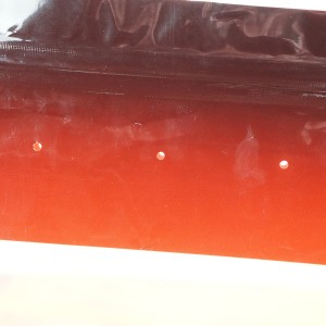 Өндіруші қуырылған тауық етінен жасалған пластик пакетті тапсырыс бойынша дайындады