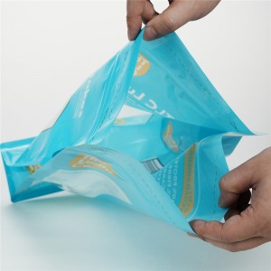 Lezárt, átlátszó snack-csomagoló táska