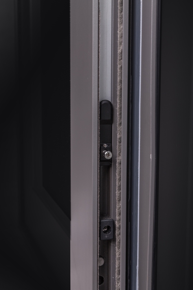 Aluminium thermisch onderbroken openslaand raam met scherm (AL90)