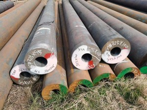 SAE1045 nHot Rolled Seamless Steel Round Steel Pipe