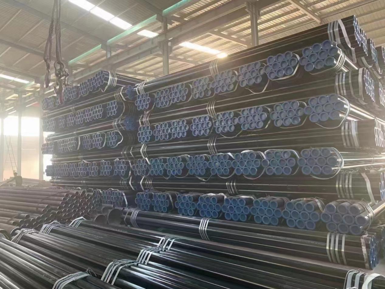 What seamless steel pipes are commonly used in the oil and gas industry