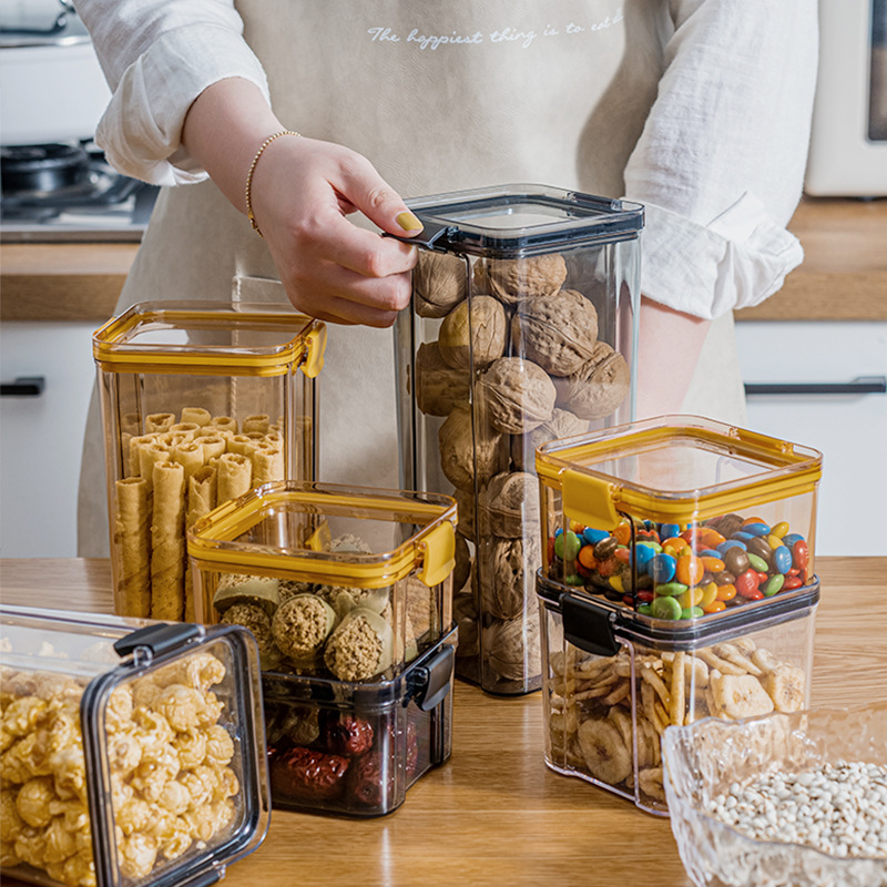 The moisture-proof lock for kitchen ingredients is just one multi-functional storage containers.