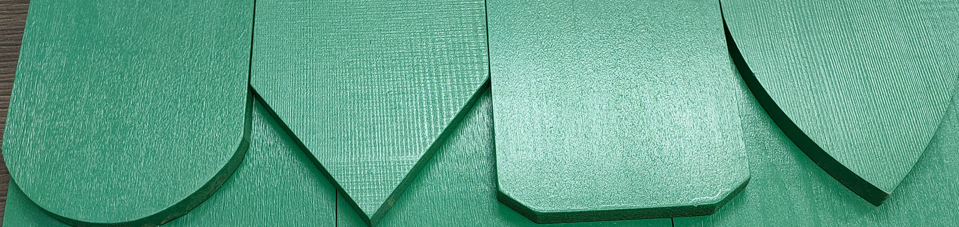 Banner de telhas de cedro verde brilhante
