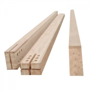 Trave in legno incollato di alta qualità. Trave da costruzione in legno di pino