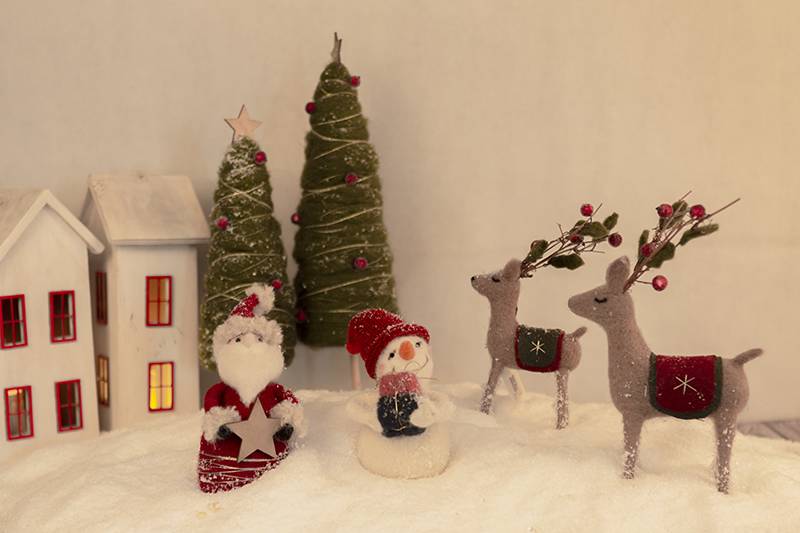 Christmas-felt-snowman-and-santa-ornament-decor-01