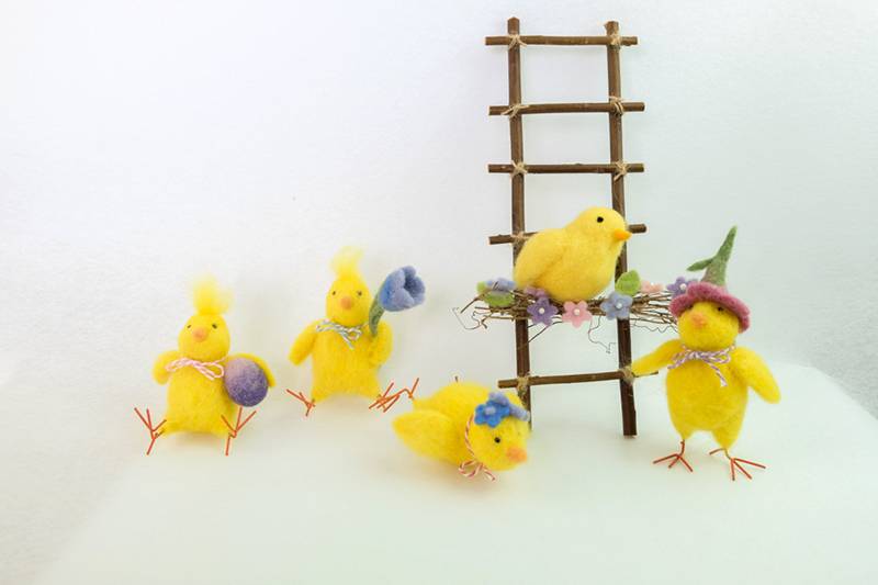 Hot-selling Needle Felt Painting - Cute Easter felt chick with flower ornament – Handiwork