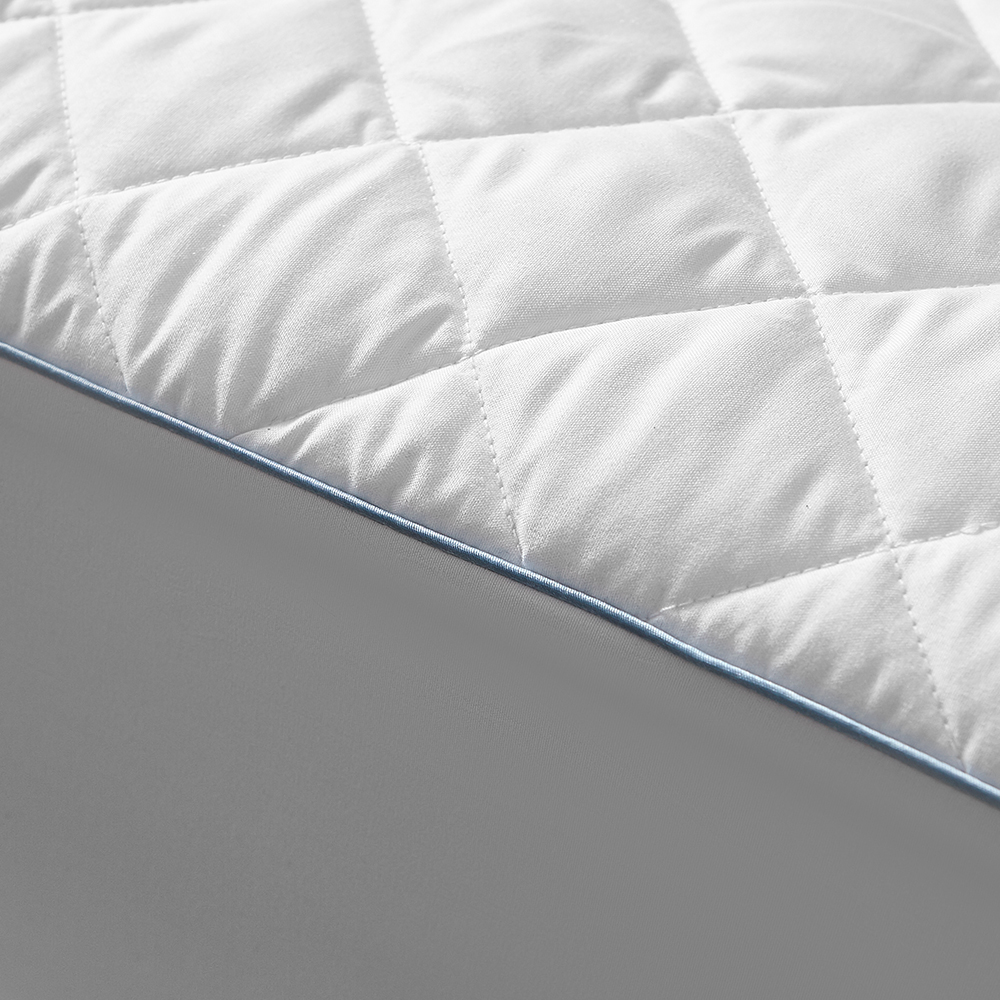 Bedding Quilted Fitted Mattress Pad (Queen) – Elastic Fitted Mattress Protector – Mattress Cover Stretches up to 16 Inches Deep – Machine Washable Mattress Topper