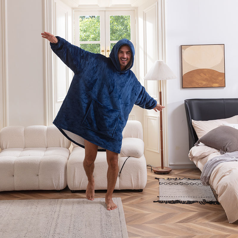 Wearable Blanket Oversized Hoodie Blanket for Adults Cozy Sherpa Fleece Blanket Hoodie with Giant Pocket One Size Fits All
