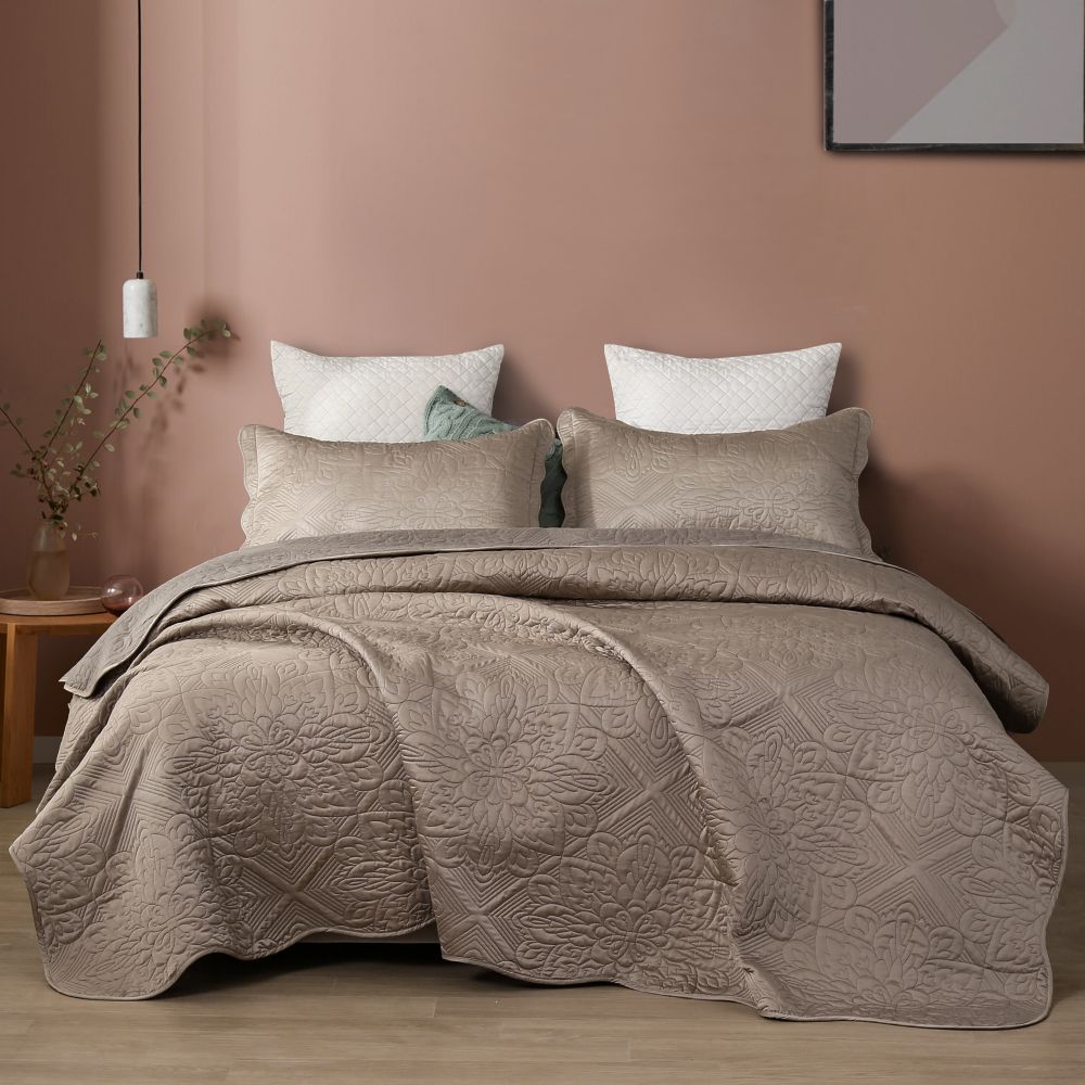 HIGH QUALITY Soft And Breathable Bedspread Quilt Sets 3-Piece