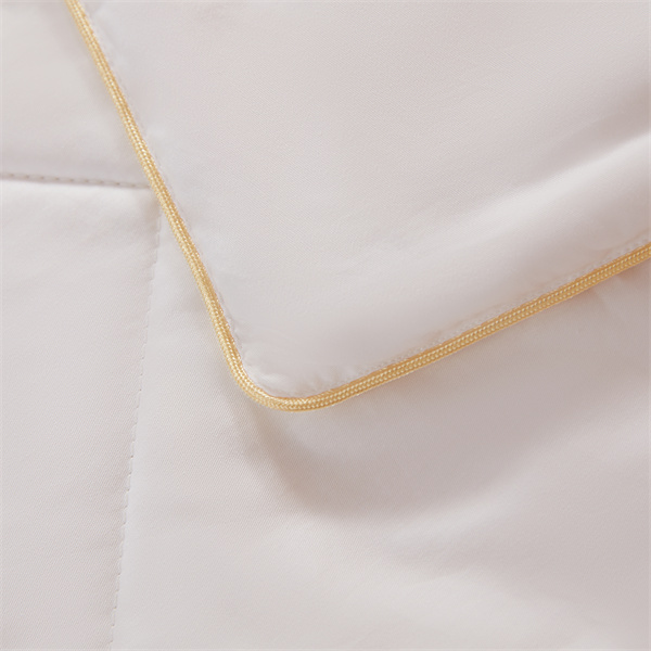 High Quality Feather Down Comforter Factory –  Silk Luxury Comforter Filled with 100% Natural Long Strand Mulberry Silk for All Season – HANYUN