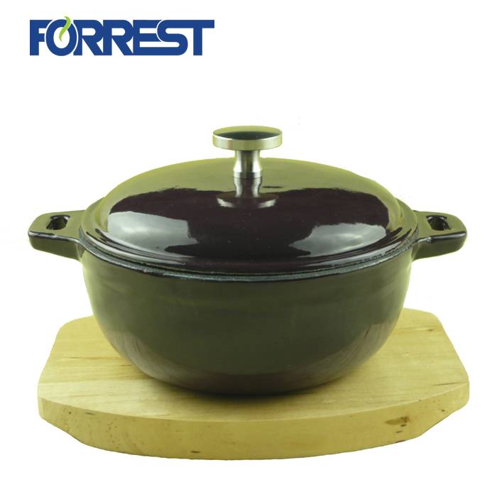 Cast iron reoona casserole hot pot with wooden base Featured Image