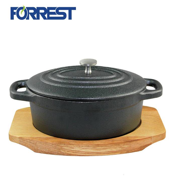 Cast iron mini oval casserole pot with wooden tray
