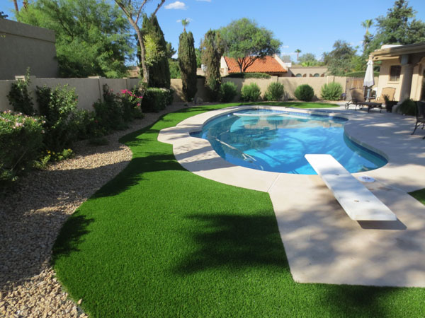 Tips to Keep Your Synthetic Lawn Looking Good