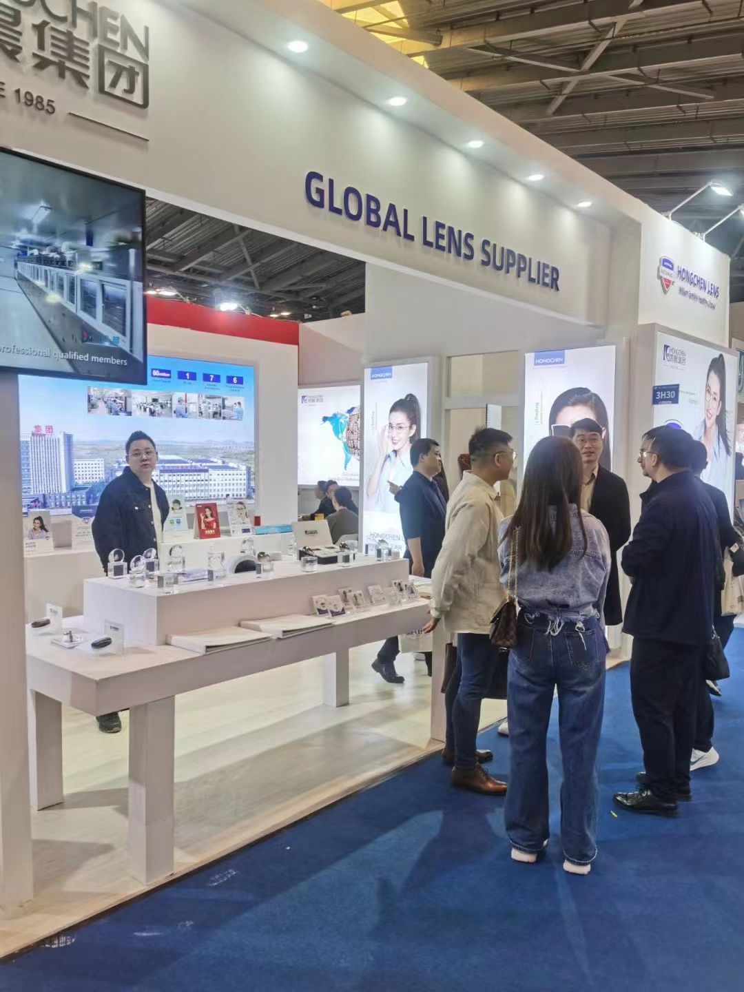 Hongchen Healthy lens on Shanghai optical fair