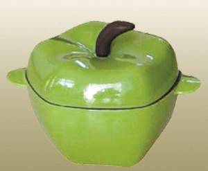 casting iron pot size 20cm in the shape of green apple