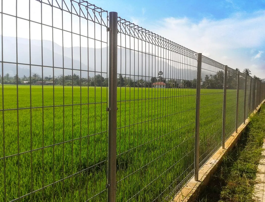 China Suppliers Galvanized Welded Wire Mesh Roll Top Fencing Top Quality Brc Wire Mesh Fence For Malaysia