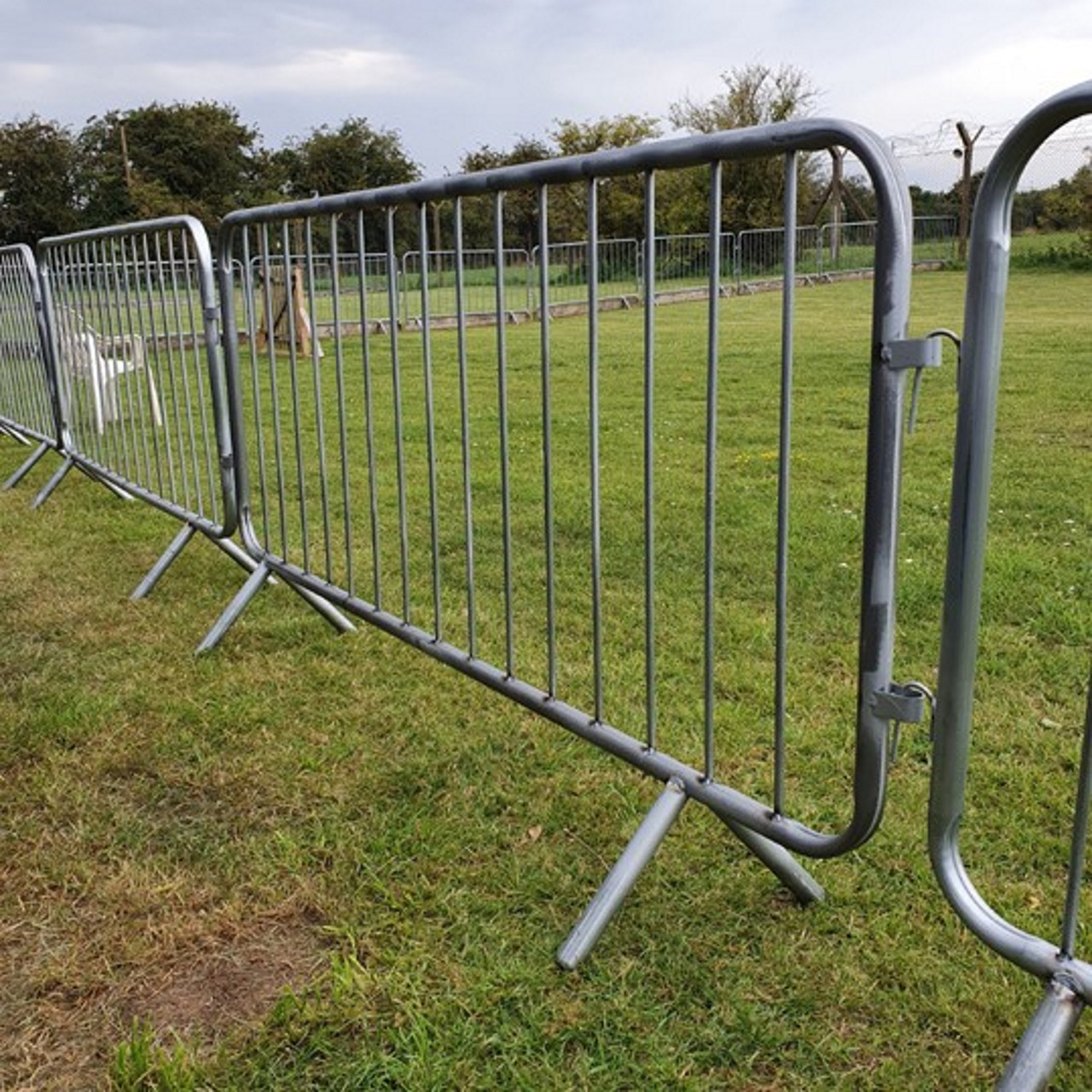 Hot sale road safety metal pedestrian used crowd control barrier for sale