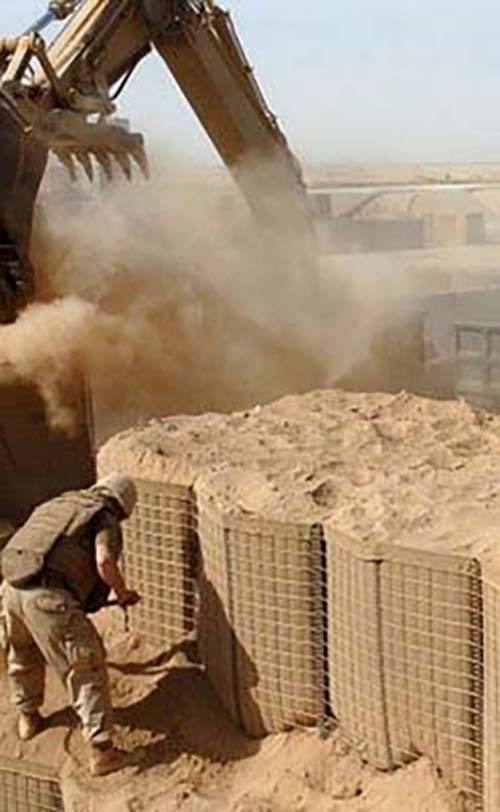 Будівництво мішків з піском для ліквідації наслідків стихійних лих