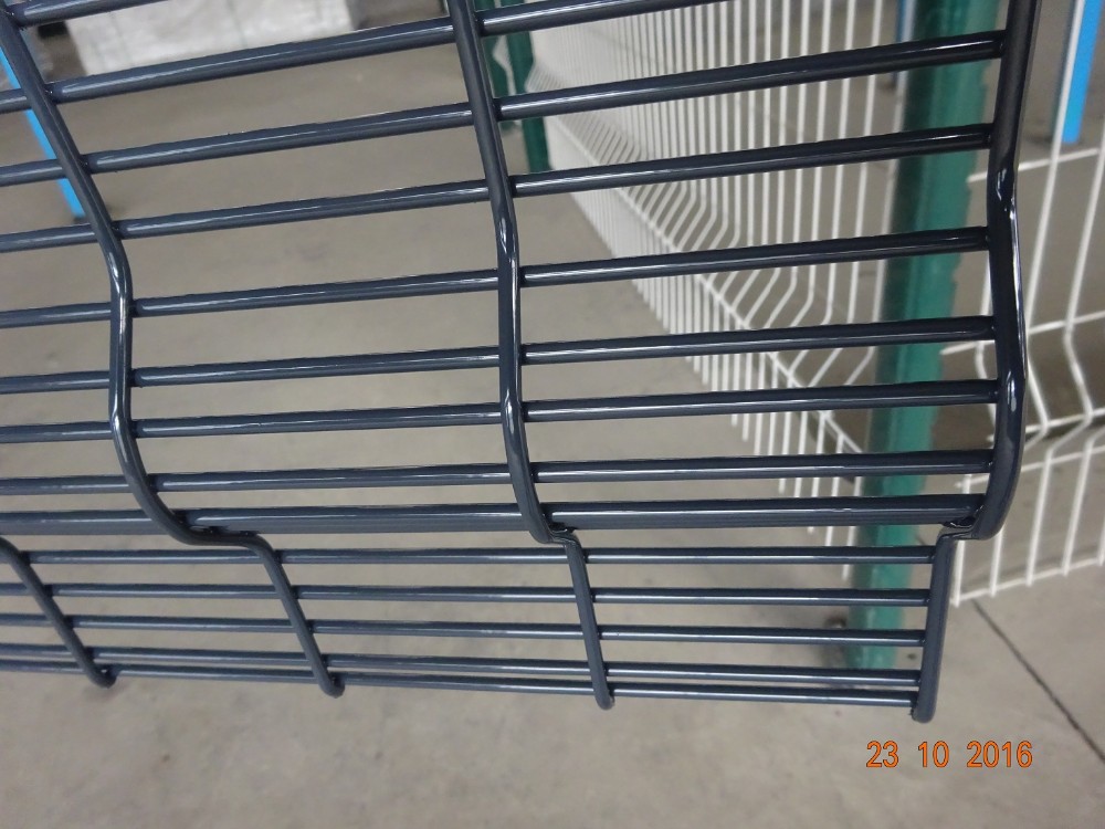 Plastic coated barbed wire