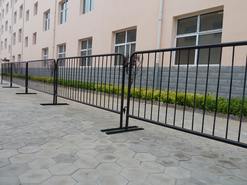 Portable isolation fence for activities