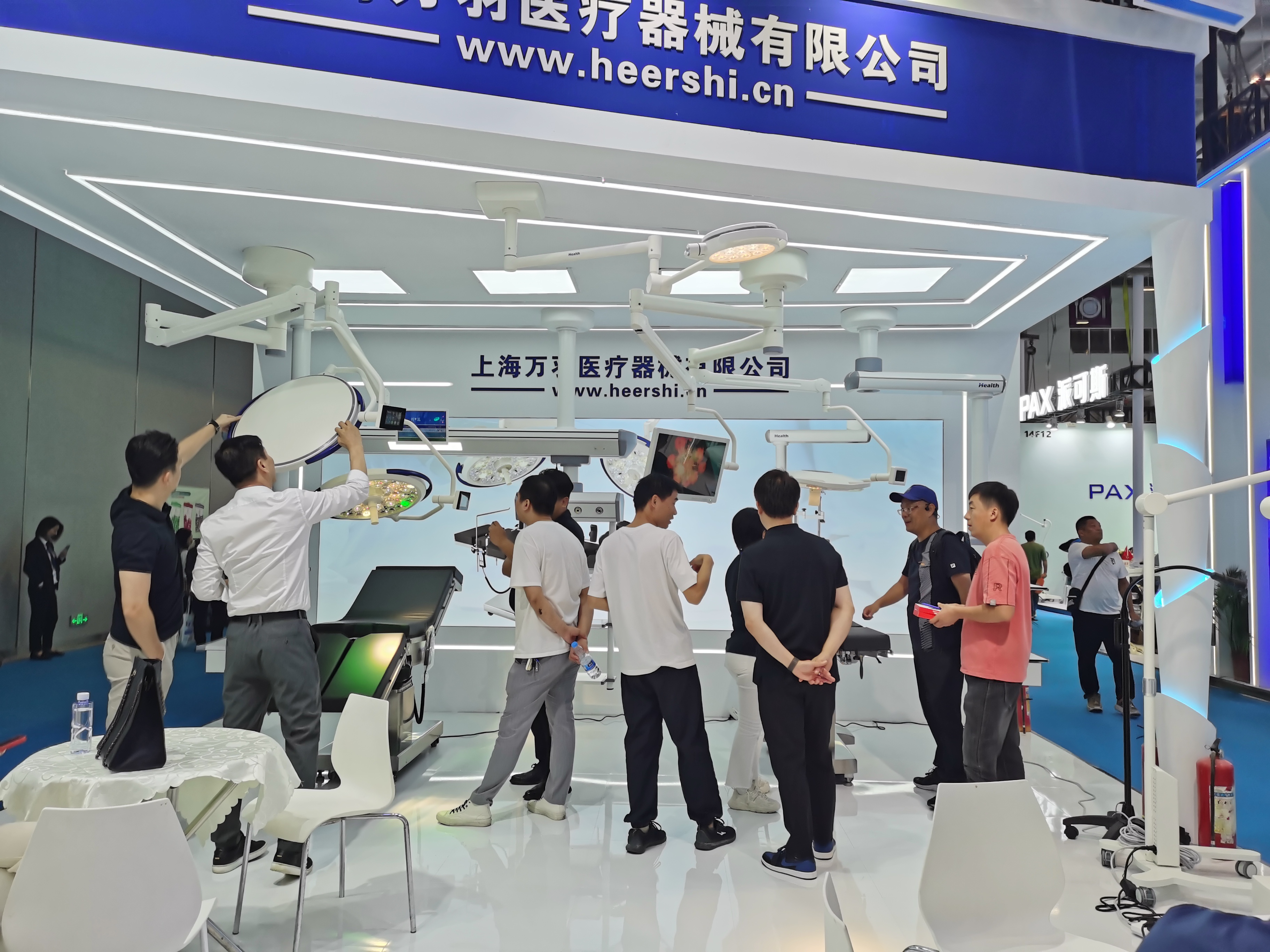 Did you see our second-generation LED surgical lamp in Shenzhen CMEF?