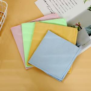 Microfiber cleaning cloth in solid color